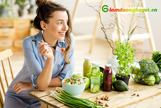 Chế độ ăn lành mạnh sẽ góp phần hạ đường huyết, cải thiện dấu hiệu tiền tiểu đường.